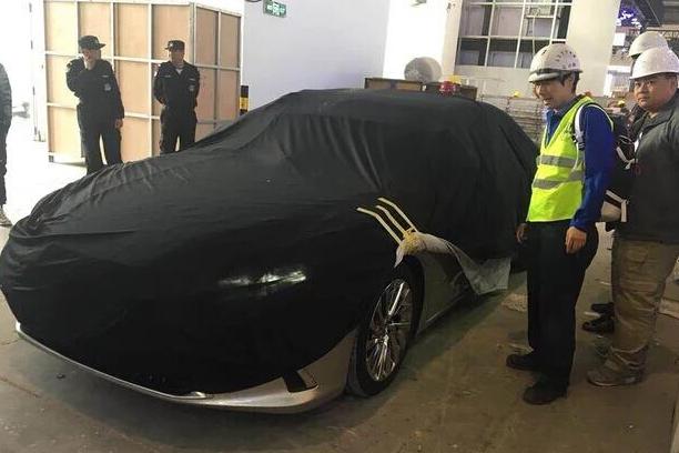 全新雷克萨斯ES实拍，更宽更矮，底盘很低，顶配轮毂样式遭吐槽