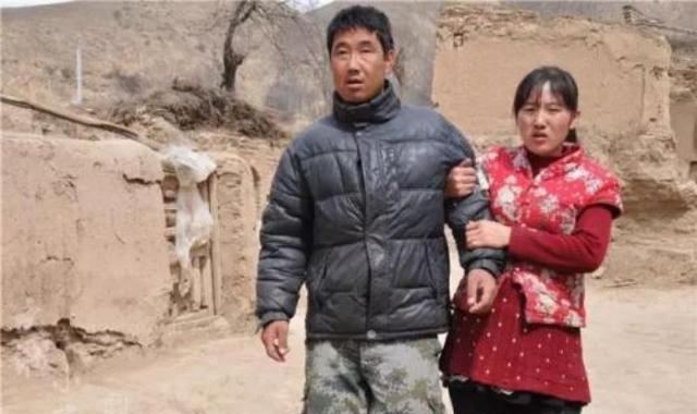 结了两次婚，前妻找我要钱，听到后儿子跟他妈的对话我哭晕在门旁