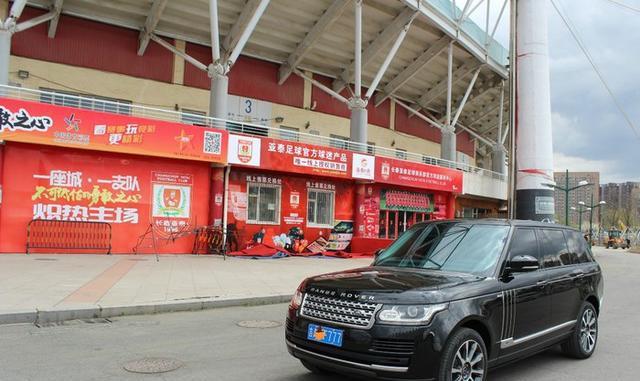 被气场所折服，加长揽胜提车作业