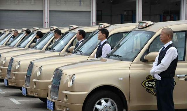 厉害了吉利汽车, 上千台英伦TX4集体停放, 气势磅礴