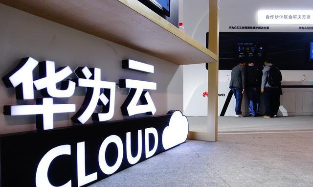 华为Mate 10 Pro，将保时捷Panamera汽车变为无人驾驶汽车