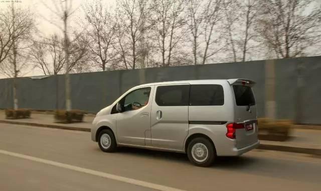 五菱宏光：“洗车，今晚带我哥上秋名山！”