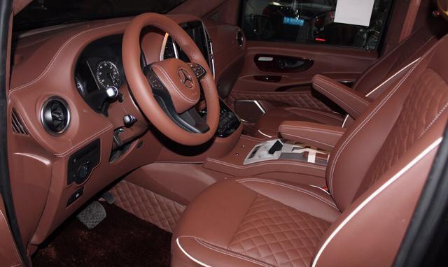 奔驰威霆以棕色为主改装的风格更加吸引人