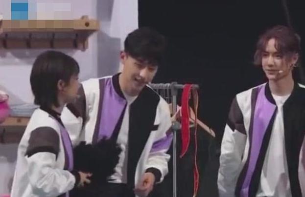 张一山邓伦一起出席综艺节目,杨紫的反应,网友