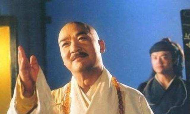 后期的谢逊硬碰成昆,二人到底谁更胜一筹?答案