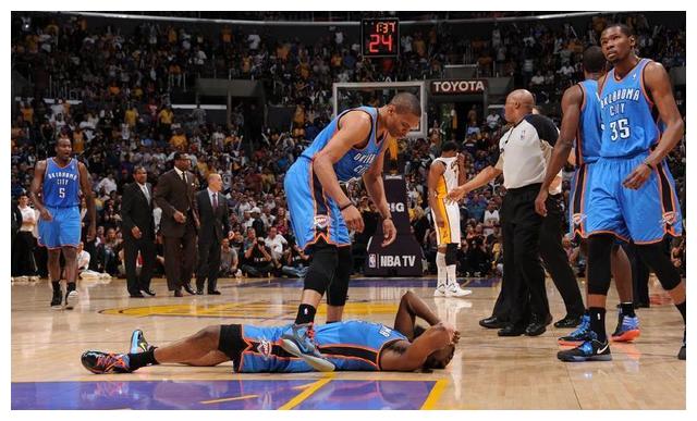 NBA阿泰斯特当年为何会肘击哈登