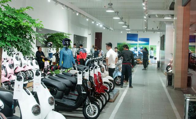 雅迪“双保”究竟有多牛？“电池15月换新，一年丢车包赔”！