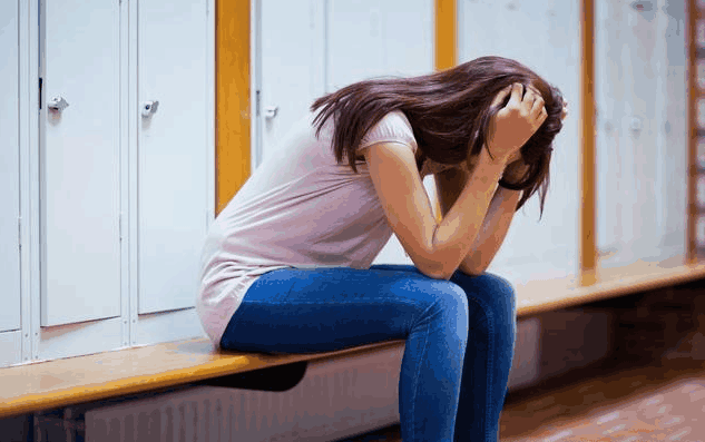 女大学生意外怀孕, 网上找来药方自配坠胎药, 差