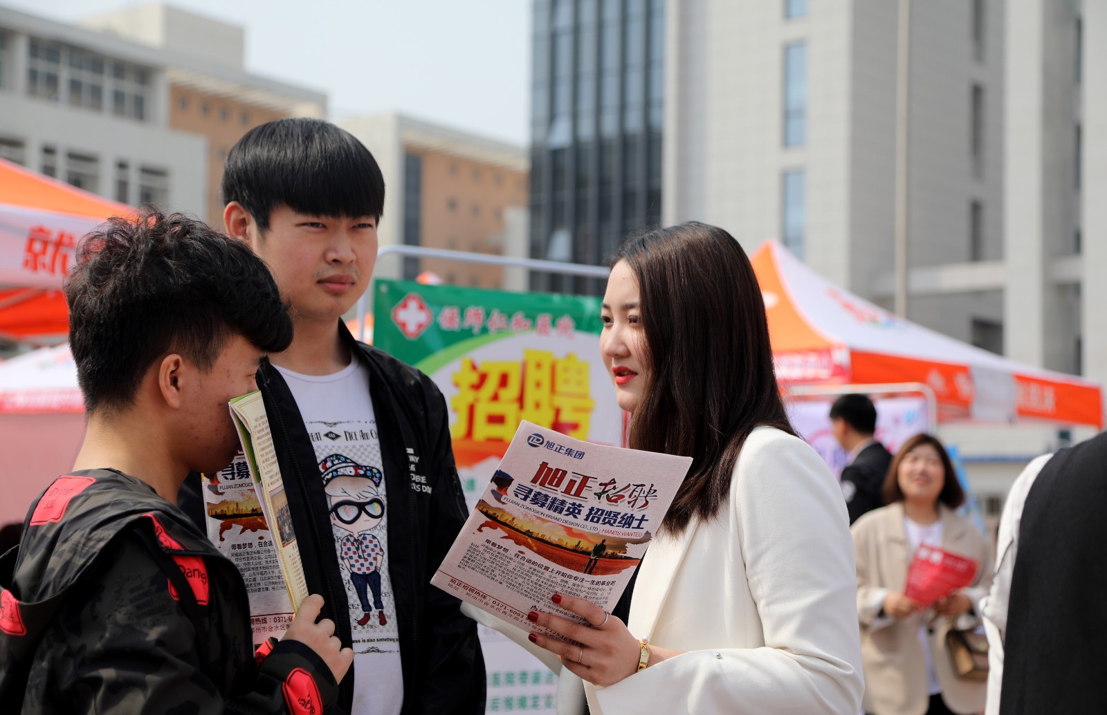 河南推拿职业学院双选会 3个岗位抢1个毕业生