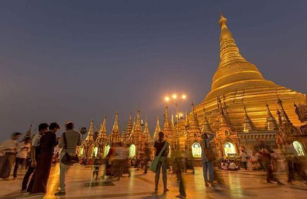缅甸旅游,看到当地夜生活最真实的一面:富人的天堂,穷人的灾难