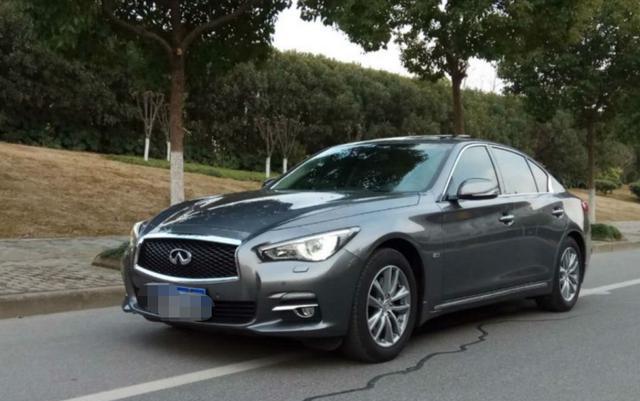 落地价33万，现在只需24万，外观低调内饰奢华，老百姓也买得起