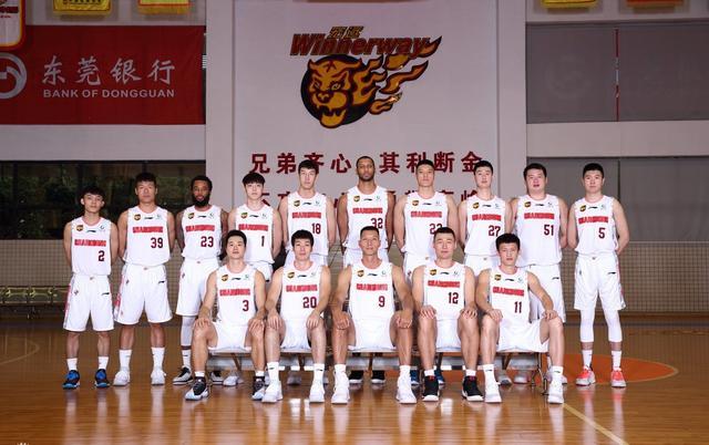 cba广东男篮定妆照出炉:易建联占c位,胡明轩颜值担当赵睿缺席