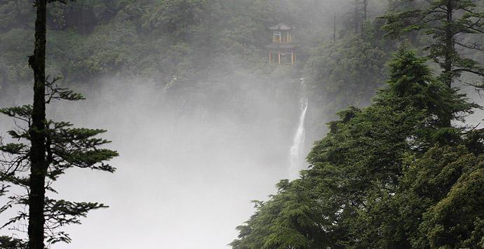这些
处所已没有人去
游览了, 由于曾
产生这些过
可怕的故事!