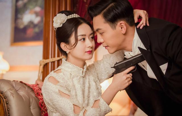 就说新婚之夜都拿枪和丈夫调情,这种范也只有赵丽颖饰演的大小姐才做