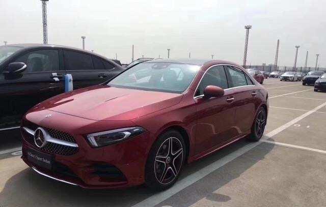 奔驰A200L仅20万起,看了内饰果断放弃A3,良心