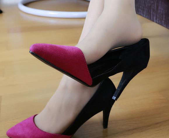 穿凉鞋不能穿丝袜, 你在逗我吗?