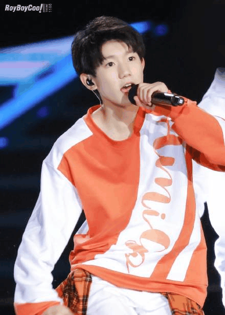 王俊凯中秋晒照送祝福, 易烊千玺工作室爆图, 小