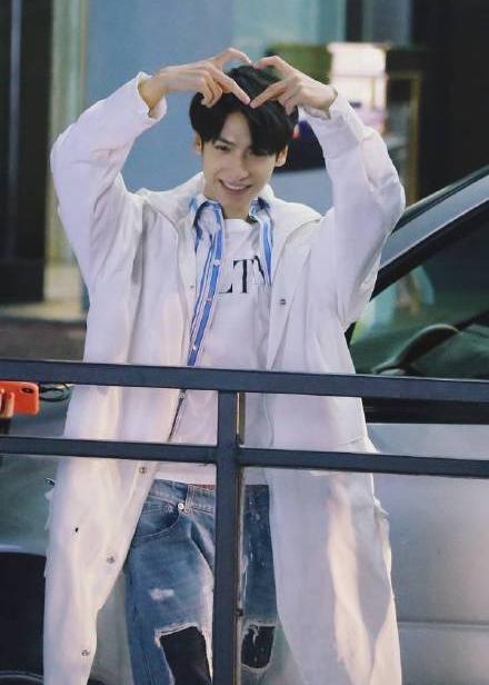 罗云熙首登《快乐大本营》，高情商获全场连连点赞