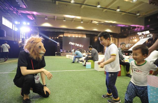 拒绝单调平庸，跟随颜兽以够潮、够劲爆的方式释放活力