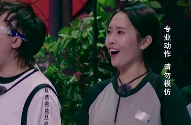 《这!就是灌篮》美女裁判抢镜!表情巨惊讶,下巴