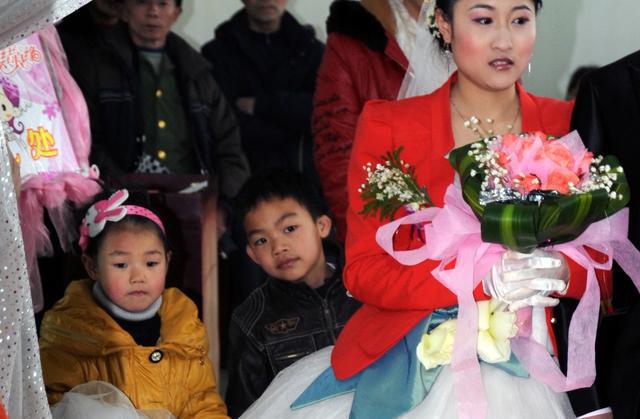 村小叔子结婚买房买车,婚礼当天婆婆说的话,我