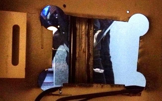 好色房东在女租客浴室装双面镜,在卧室装针孔