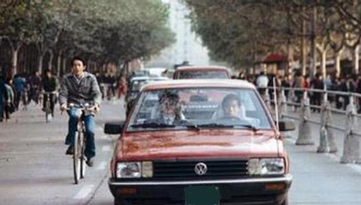 这辆车在九十年初很值钱堪比于现在200多万的跑车