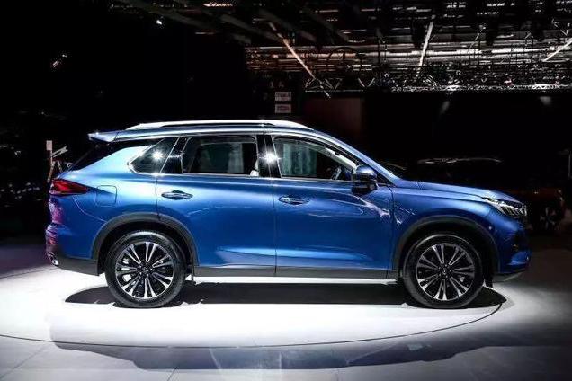 国庆长假景区人潮如粥，广汽传祺巴黎好评如潮