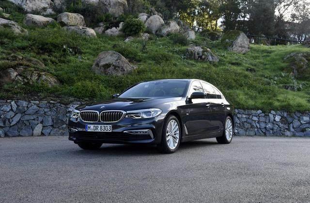 自带小7系光环，悬浮中控屏，3.0T配8AT，6秒破百！