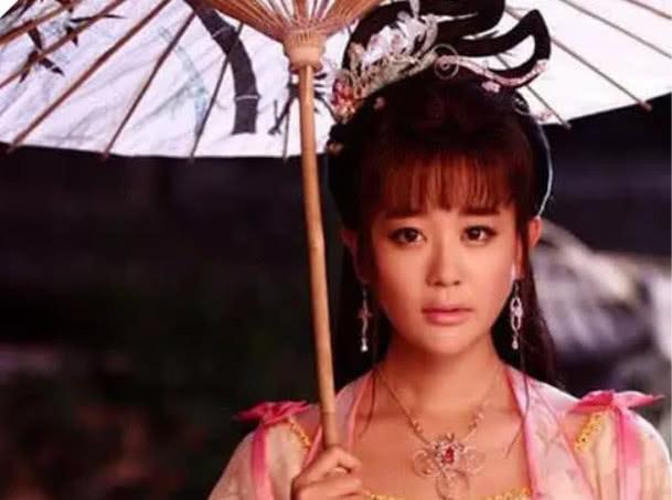 女星古装撑伞美照，baby美翻了，麦迪娜力压群芳，她无人超越