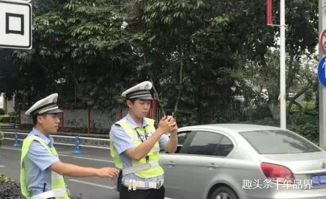 总遇到交警拿手机对车子拍照?其实是新型黑科