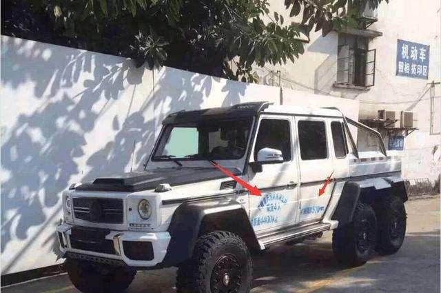 保时捷卡宴被强制喷字，伤了无数人的心，车主：百万豪车都要喷