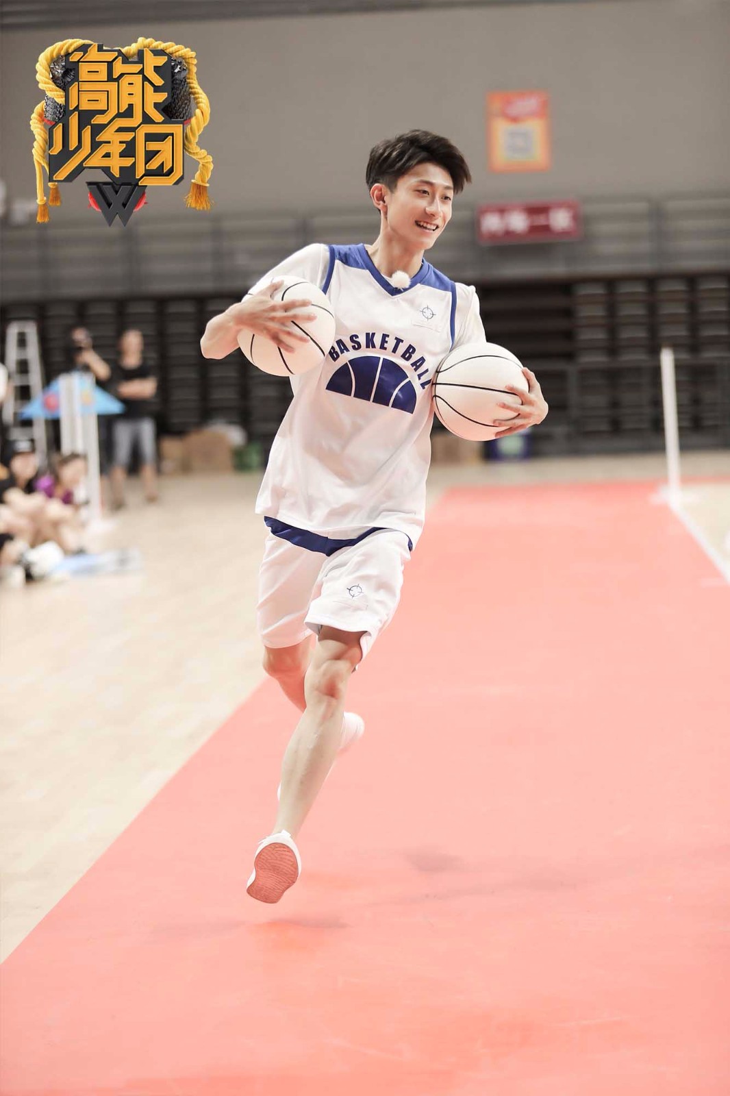 男友力爆棚!张一山《高能》演绎力量型空少超帅气