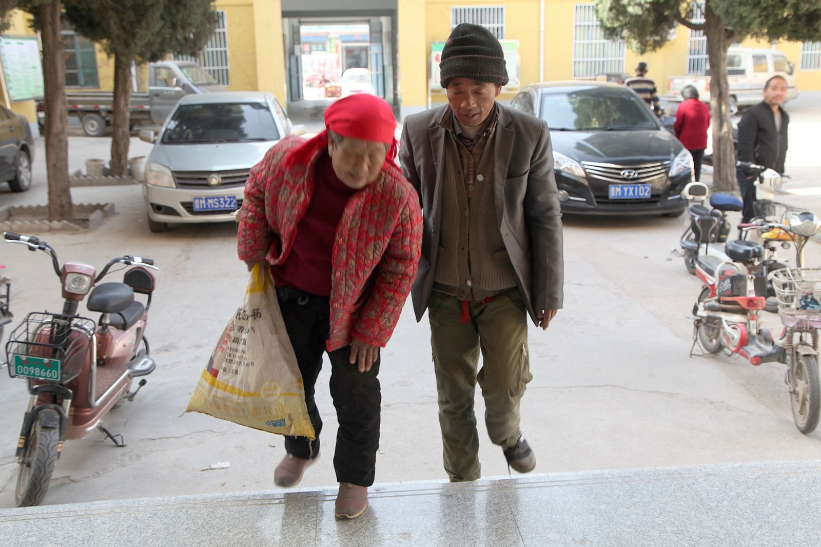 山西老人看病住院不花钱却拒绝住院,她说的话