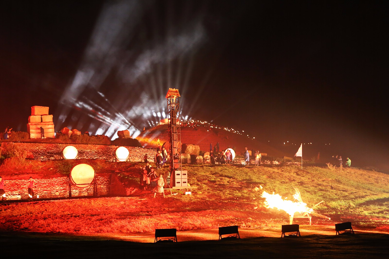 哪吒闹东海玩火必自焚是龙?