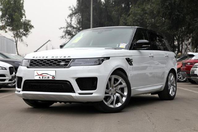 外观年轻时尚，中控两块液晶屏很抢眼，还有4种动力总成可选