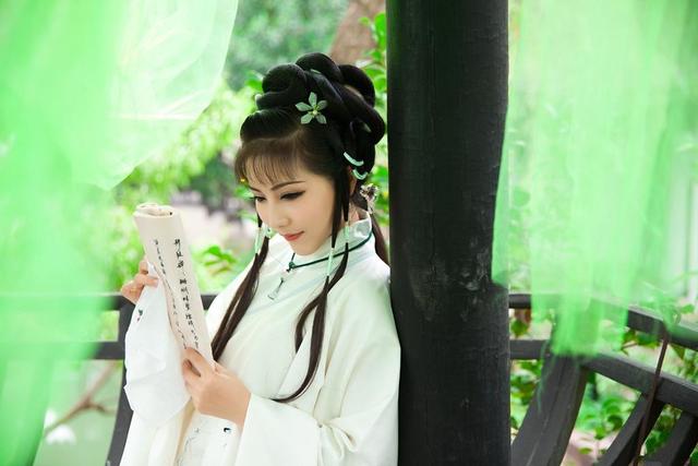 红楼梦中的诗词众多,林黛玉为何偏偏不喜欢李