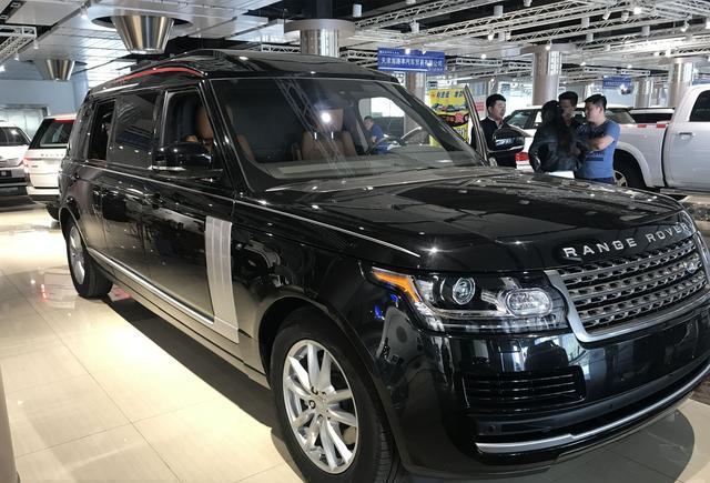 路虎见得多了，但是这么长的路虎却是第一次见！内饰堪比劳斯莱斯