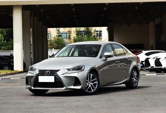 最骚气的B级车，你还买A4? 35万买它，比路虎还能撩妹