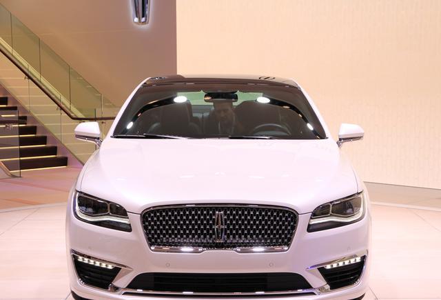 林肯MKZ，奔驰C 级 宝马3系，你会怎么选？