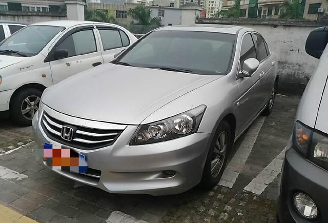 11年上牌的雅阁，后部出过大事故，车主口述有车商出价8.5万