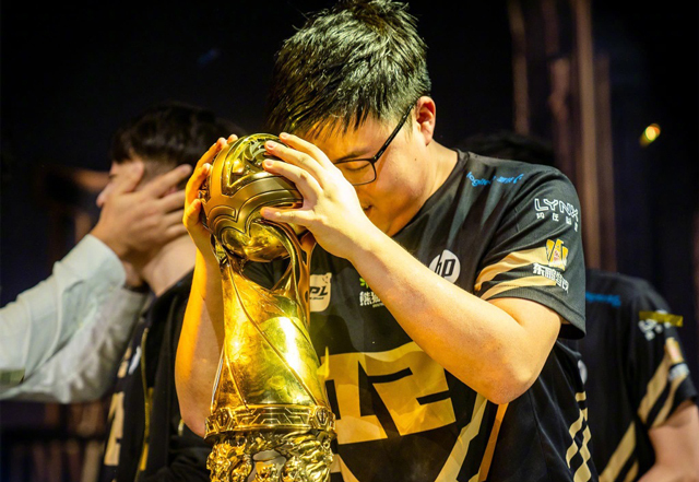 Uzi韩服大号ID改名,下定夺冠的决心?想在仁川