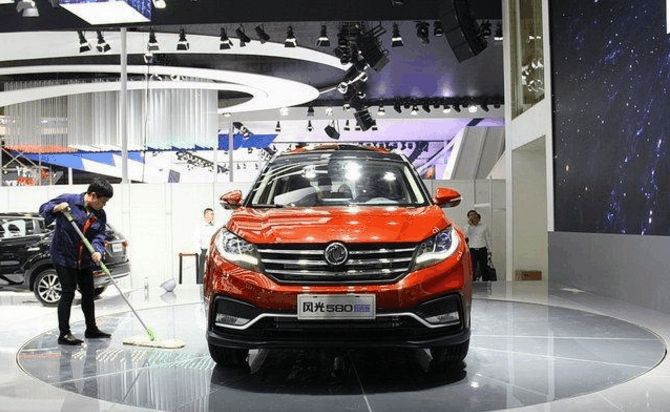 配置大幅增加更帅更内涵  东风风光580智尚版  预售价10万7月相会