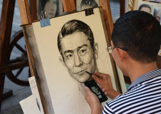 有空可以去成都城市走走逛逛,一样的街头不一