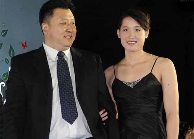 中国体坛两对老夫少妻,张怡宁嫁大20岁富商,刘子歌丈夫是其教练