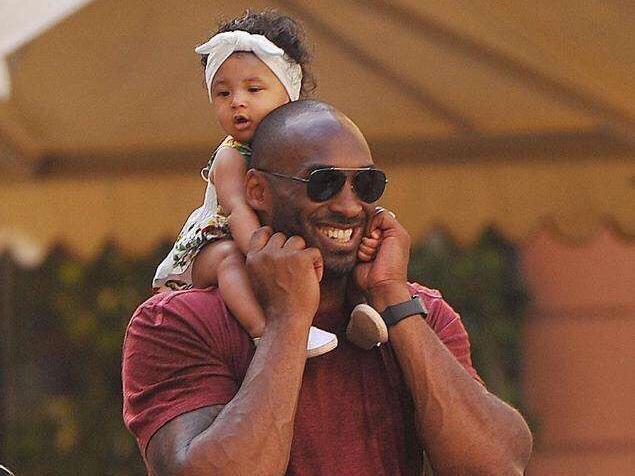 谁才是NBA最专业的奶爸?科比让3个女儿个个