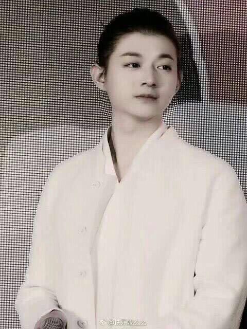 台上仙气飘飘台下反差萌,古风歌曲霍尊在《歌