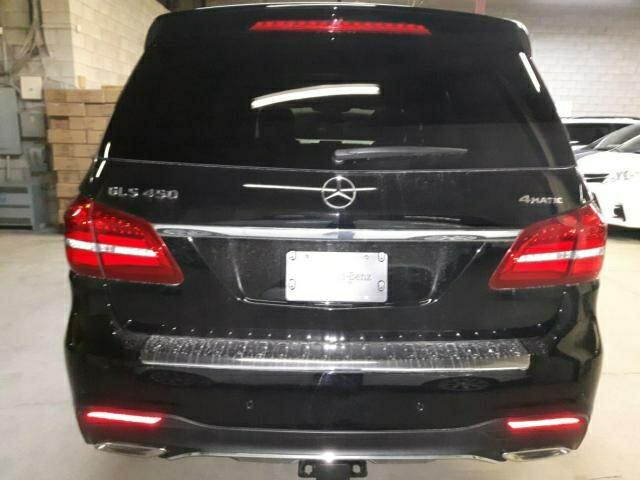 奔驰GLS450融合了强悍越野性能和舒适驾乘感受于一身