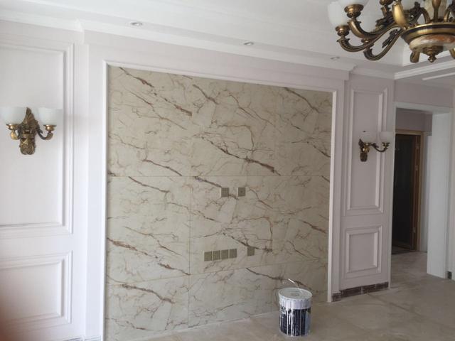 家里不要再装电视墙了,现在都流行用石膏线代替,省钱又好看!