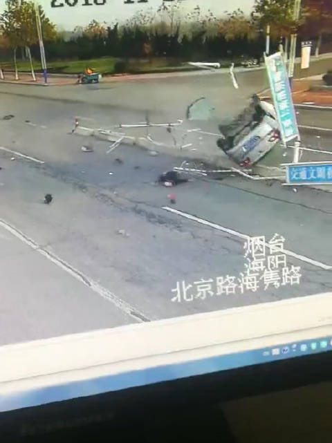 以为是行人，万万没想到是..